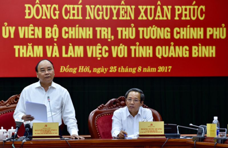 Thủ tướng cho rằng con đường đi đến thịnh vượng của Quảng Bình là dịch vụ hóa nền kinh tế, lấy du lịch làm nền tảng. Ảnh: VGP/Nhật Bắc