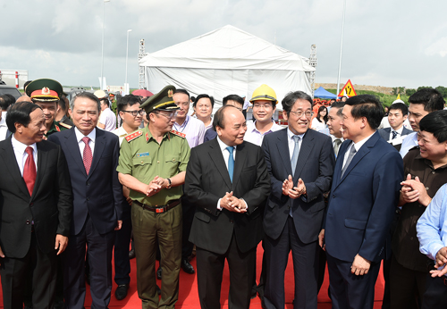 Thủ tướng Nguyễn Xuân Phúc và các đại biểu tại buổi lễ. Ảnh: VGP/Quang Hiếu.