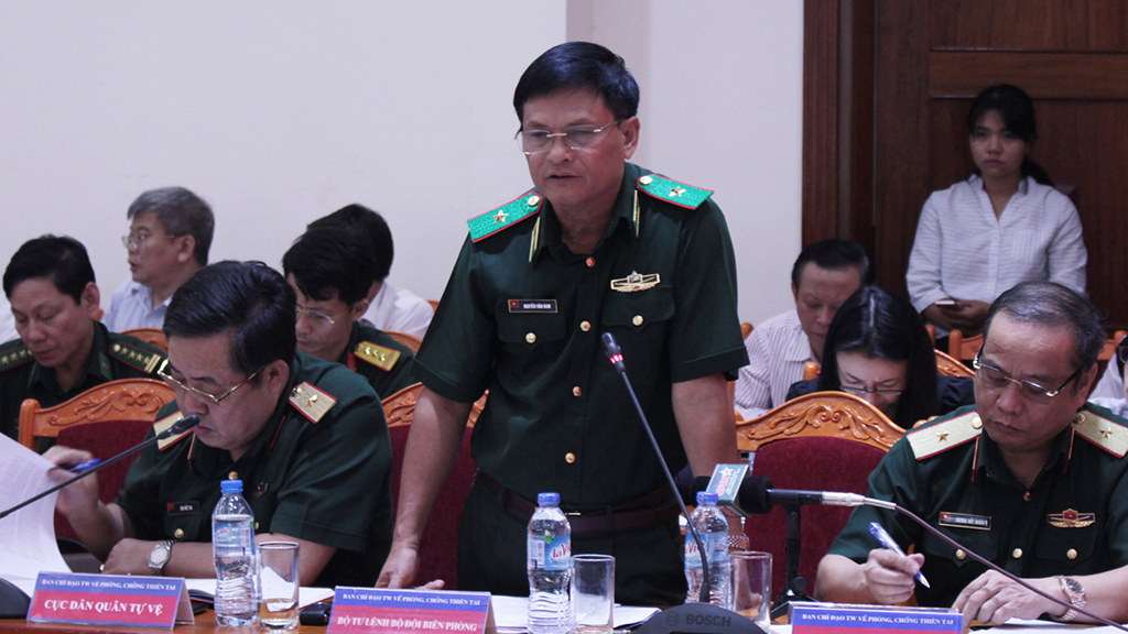 Thiếu tướng Nguyễn Văn Nam: Nếu làm tốt chằng chống nhà cửa, bão vào sẽ giảm được thiệt hại - Ảnh: CHÍ TUỆ.