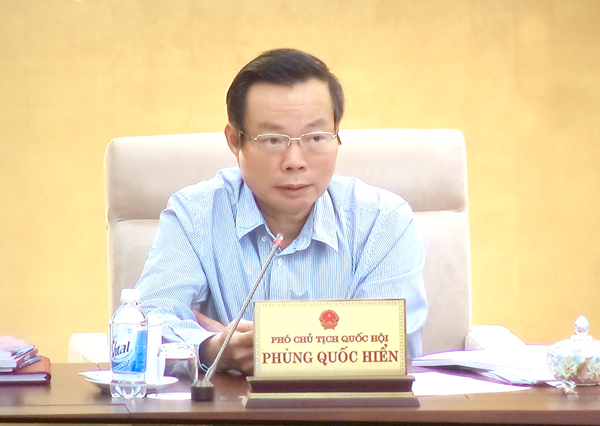 Phó Chủ tịch Quốc hội Phùng Quốc Hiển điều hành phiên họp - Ảnh: VGP/Nguyễn Hoàng.
