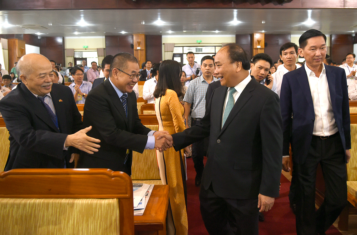 Thủ tướng Nguyễn Xuân Phúc đến dự Hội nghị xúc tiến đầu tư tỉnh Hậu Giang. Ảnh: VGP/Quang Hiếu.