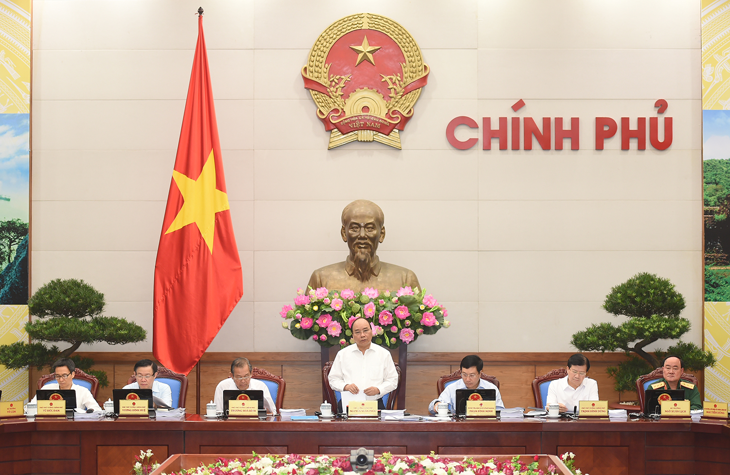 Thủ tướng Nguyễn Xuân Phúc phát biểu phiên họp Chính phủ thường kỳ tháng 9. Ảnh: VGP/Quang Hiếu.