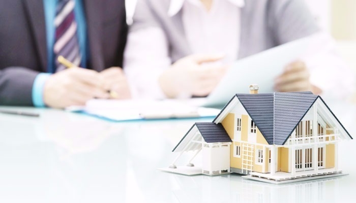 “Bẫy pháp lý” trong các điều khoản hợp đồng khiến người mua nhà sau khi ký kết mới tỉnh ngộ.