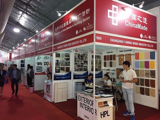 Tại triển lãm Vietbuild diễn ra mới đây tại TP.HCM đã thu hút hàng trăm doanh nghiệp vật liệu xây dựng Trung Quốc đến đặt gian hàng quảng bá sản phẩm.