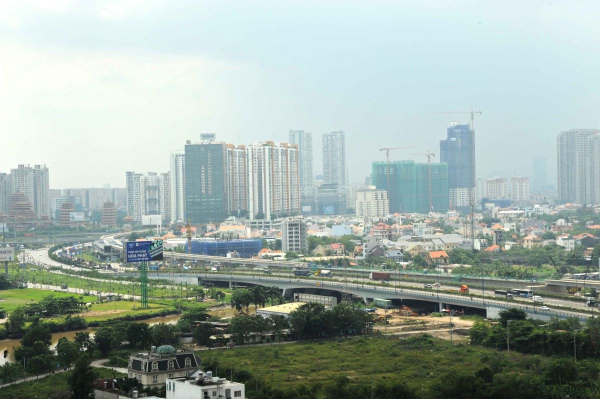 Thông qua tuyến Xa lộ Hà Nội, cự ly kết nối giữa quận 9 và trung tâm thành phố đã được rút ngắn đáng kể