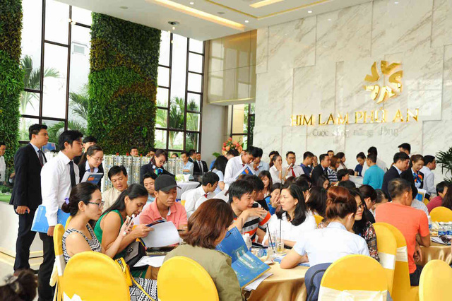 Him Lam Phú An quận 9 thu hút rất đông khách hàng trẻ trong ngày mở bán vì giá cả hợp lý cùng lịch thanh toán linh hoạt.