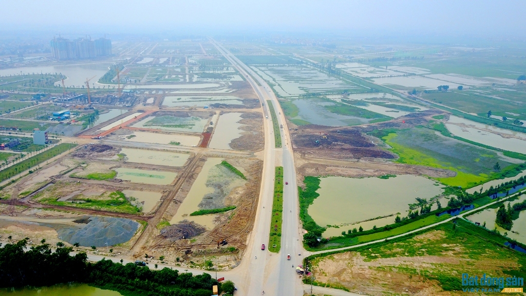 Dự án đường trục phía nam tỉnh Hà Tây cũ do Cienco5 làm chủ đầu tư và được thực hiện theo hình thức BT (xây dựng - chuyển giao). Ảnh: Trần Kháng.