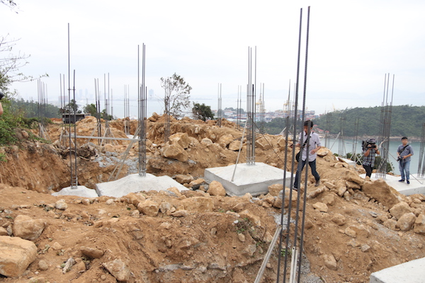 Dự án Khu du lịch sinh thái Biển Tiên Sa trên bán đảo Sơn Trà xây dựng phần móng của 40 biệt thự mặc dù chưa được cấp phép xây dựng.