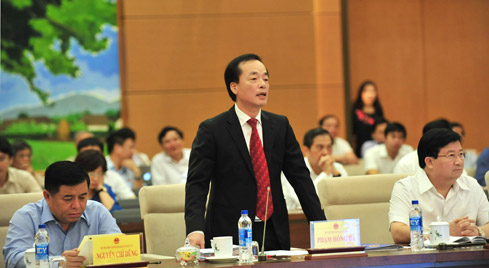 Bộ trưởng Bộ Xây dựng Phạm Hồng Hà phát biểu tại một phiên họp Ủy ban Thường vụ Quốc hội. - Ảnh: VGP.