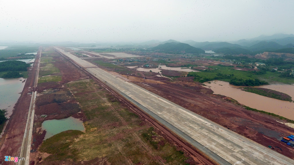 Trong giai đoạn một, sân bay có một đường cất hạ cánh dài nhất Việt Nam hiện nay, với 3,6 km, chiều rộng 45 m. Ảnh: ZingNews.