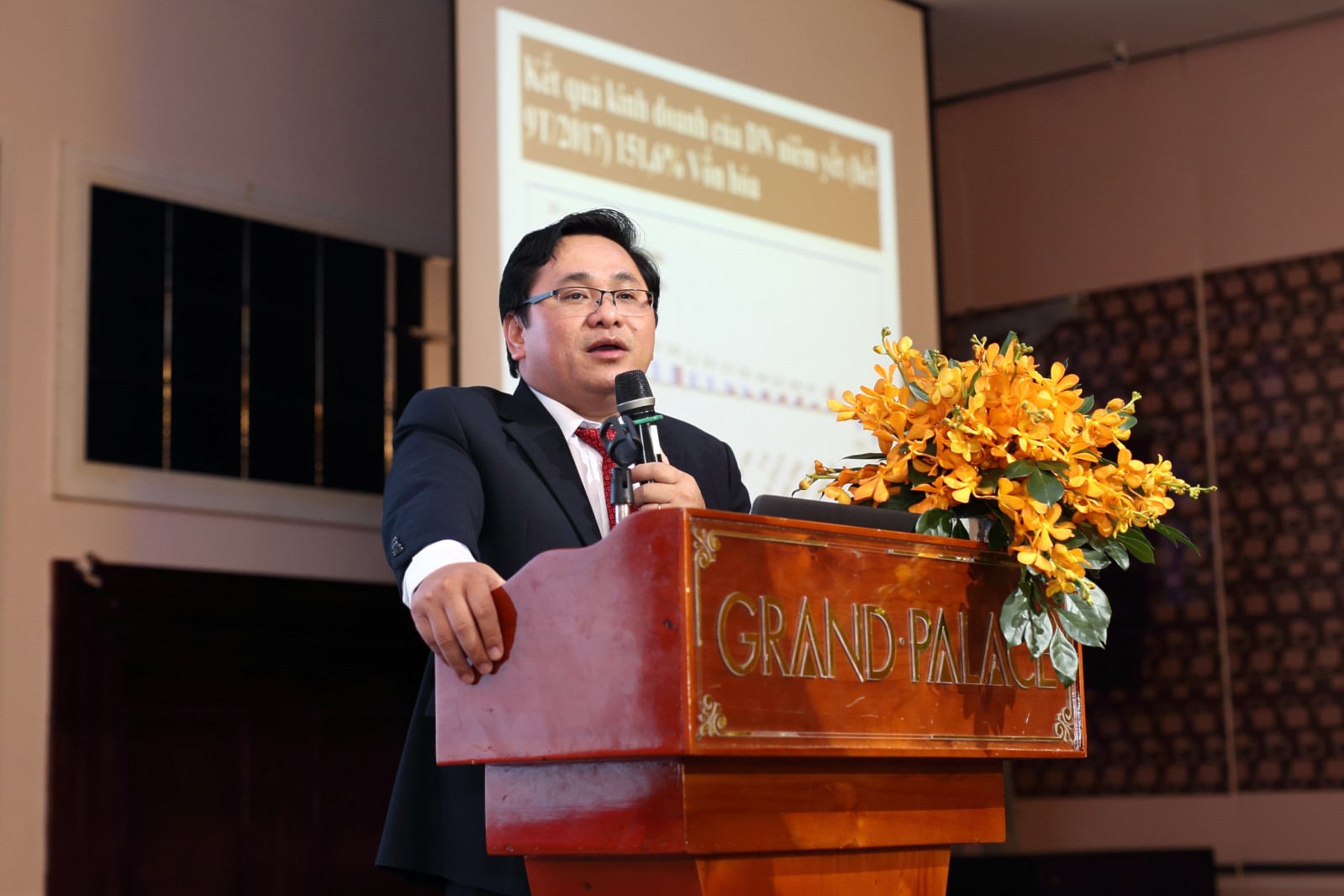 Ông Lê Tiến Vũ – PTGĐ Điều Hành đang chia sẻ về tình hình kinh tế và BĐS trong năm 2018.
