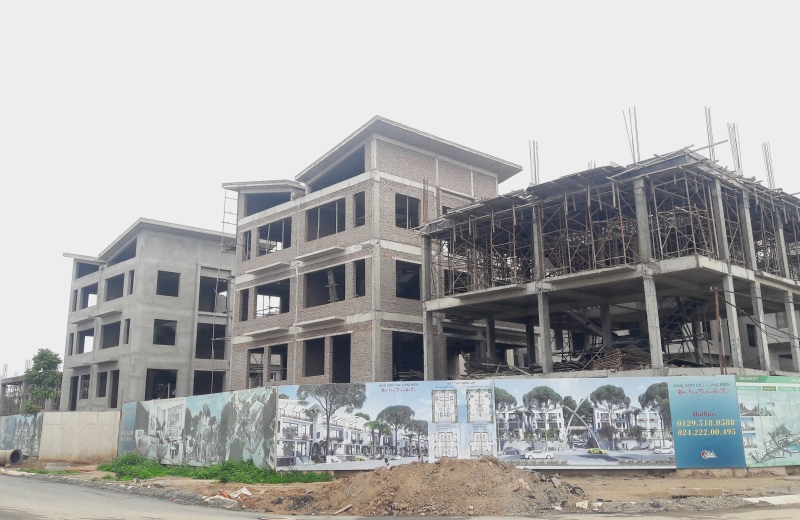 26 căn biệt thự có diện tích trên 500m2 tại dự án Khai Sơn Hill Long Biên được Chủ đầu tư tổ chức thi công không có GPXD.