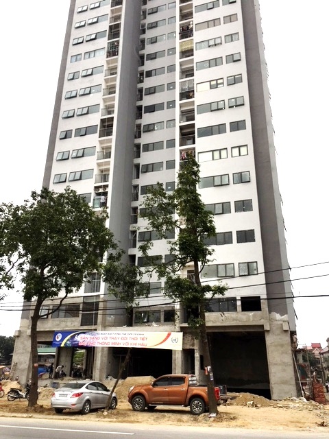 Chung cư Bảo Sơn Complex cao 31 tầng chưa hoàn thiện nhưng đã để người dân vào ở từ nhiều tháng nay.