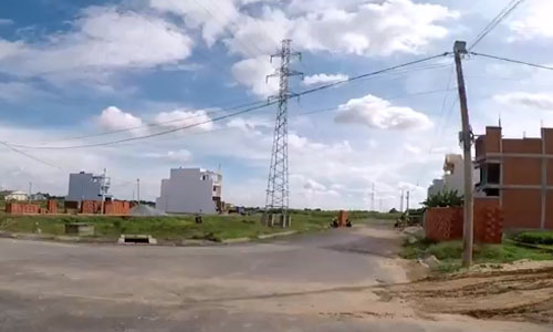 Đất nền một dự án tại xã Phong Phú, thuộc khu Nam Sài Gòn. Ảnh chụp từ video của môi giới.