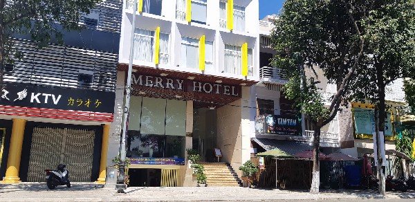 Khách sạn Merry (số 447-449, Trần Hưng Đạo) của công ty TNHH TM&DV Nam Việt Thái tự ý xây tăng 15 phòng ngủ, nhiều chỉ tiêu không đảm bảo yêu cầu có trong giấy phép bị phạt 40 triệu đồng.