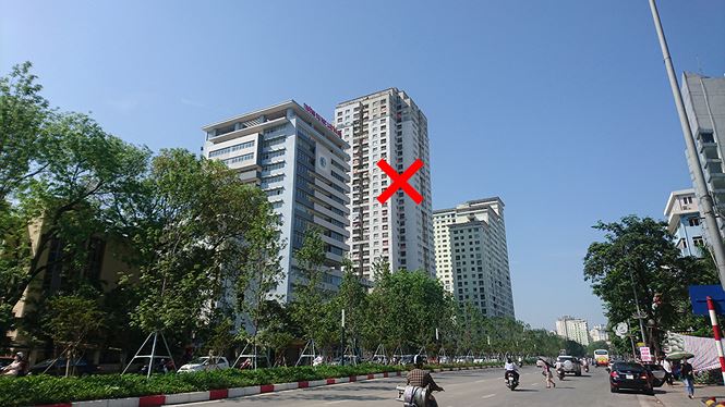 Toà chung cư M5 tại 91 Nguyễn Chí Thanh, Hà Nội, hiện vẫn đang hoạt động bình thường dù đã bị tạm đình chỉ.