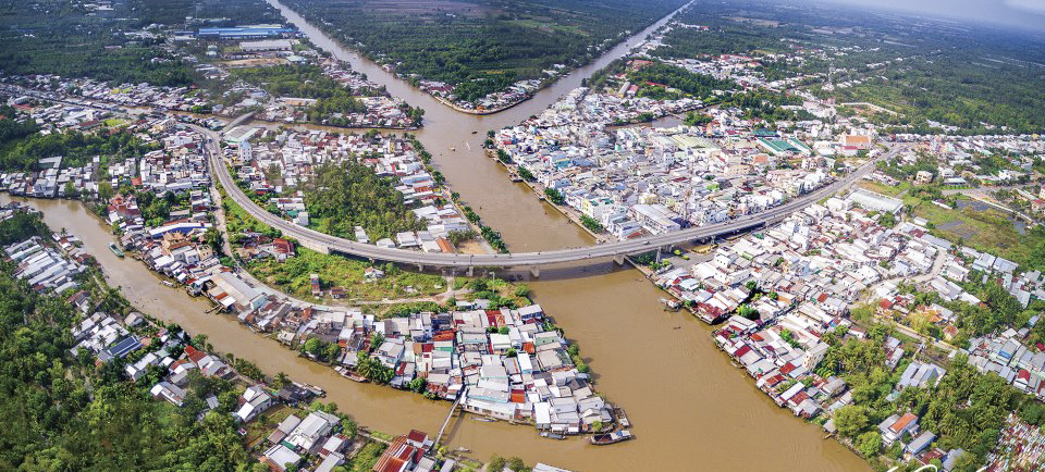Thị xã Ngã Bảy (tỉnh Hậu Giang) là đầu mối giao thông thủy quan trọng của cả vùng Đồng bằng sông Cửu Long.