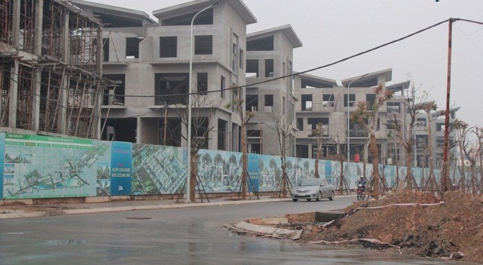 Khu biệt thự Khai Sơn (quận Long Biên, Hà Nội) của công ty Cổ phần Khai Sơn có 26 căn biệt thự được thi công khi chưa có giấy phép xây dựng.