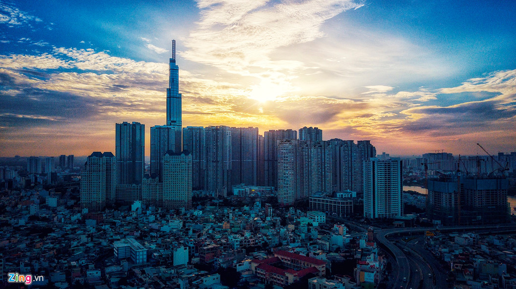 Landmark 81 - Tòa nhà cao nhất Việt Nam lúc bình minh. Ảnh: Hoàng Hà.