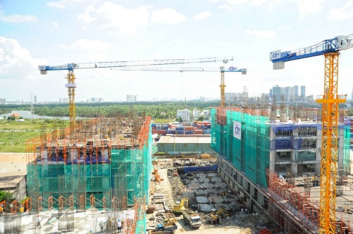 Nhiều dự án căn hộ bình dân đang được triển khai tại khu vực ven Sài Gòn.