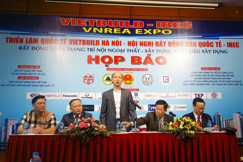 Ông Nguyễn Trần Nam, Chủ tịch Hiệp hội Bất động sản Việt Nam, Trưởng ban tổ chức Triển lãm Vietbuild phát biểu tại họp báo. (Ảnh: TL)