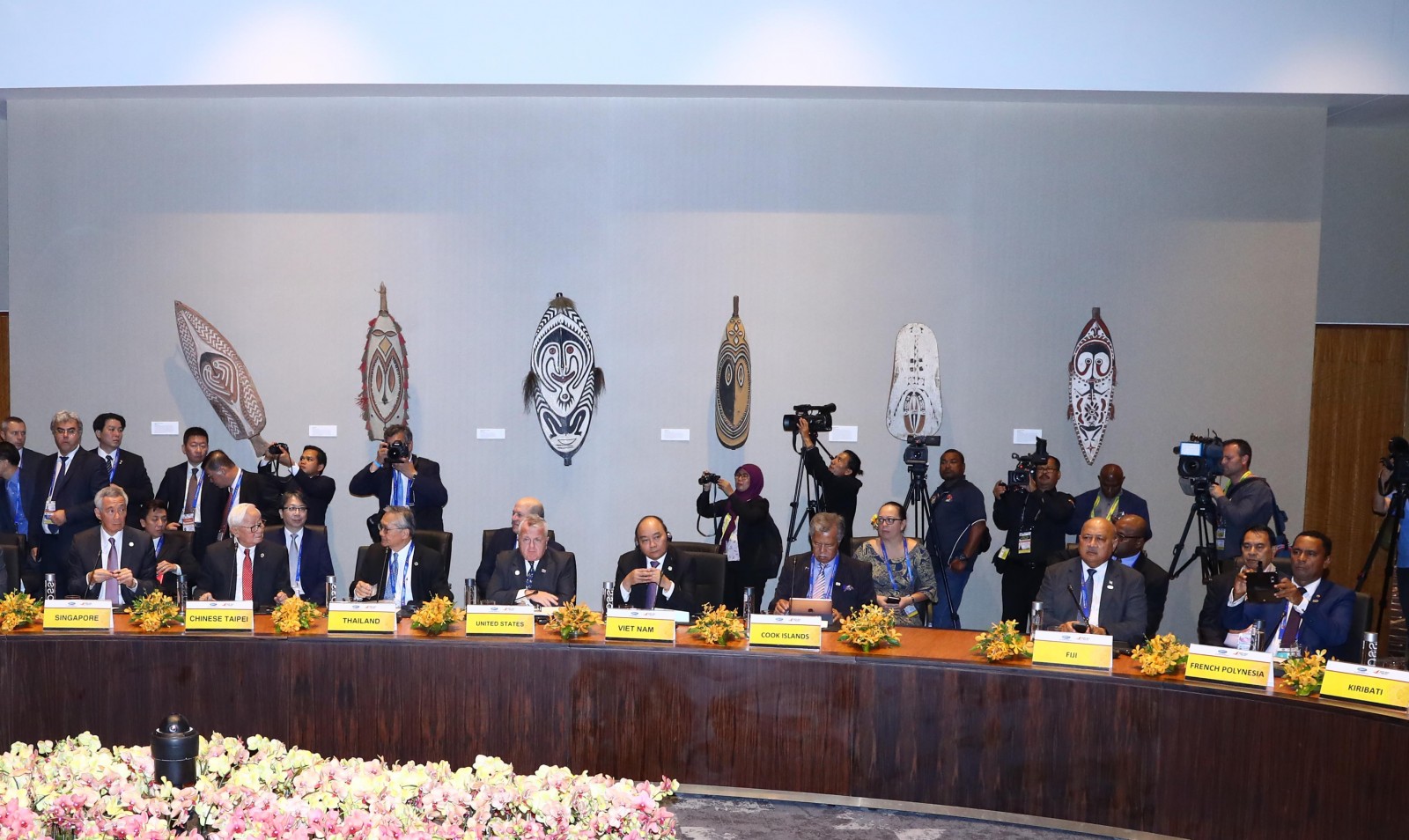Thủ tướng Nguyễn Xuân Phúc tham dự Đối thoại của các nhà lãnh đạo APEC với lãnh đạo các quốc đảo Thái Bình Dương.Ảnh: TTXVN/Thống Nhất