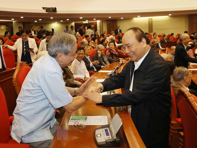  Thủ tướng Nguyễn Xuân Phúc với các vị lãnh đạo, nguyên lãnh đạo Đảng, Nhà nước dự hội nghị. (Ảnh: Phương Hoa/TTXVN)