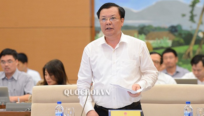 Bộ trưởng Bộ Tài chính Đinh Tiến Dũng trình bày báo cáo của Chính phủ.