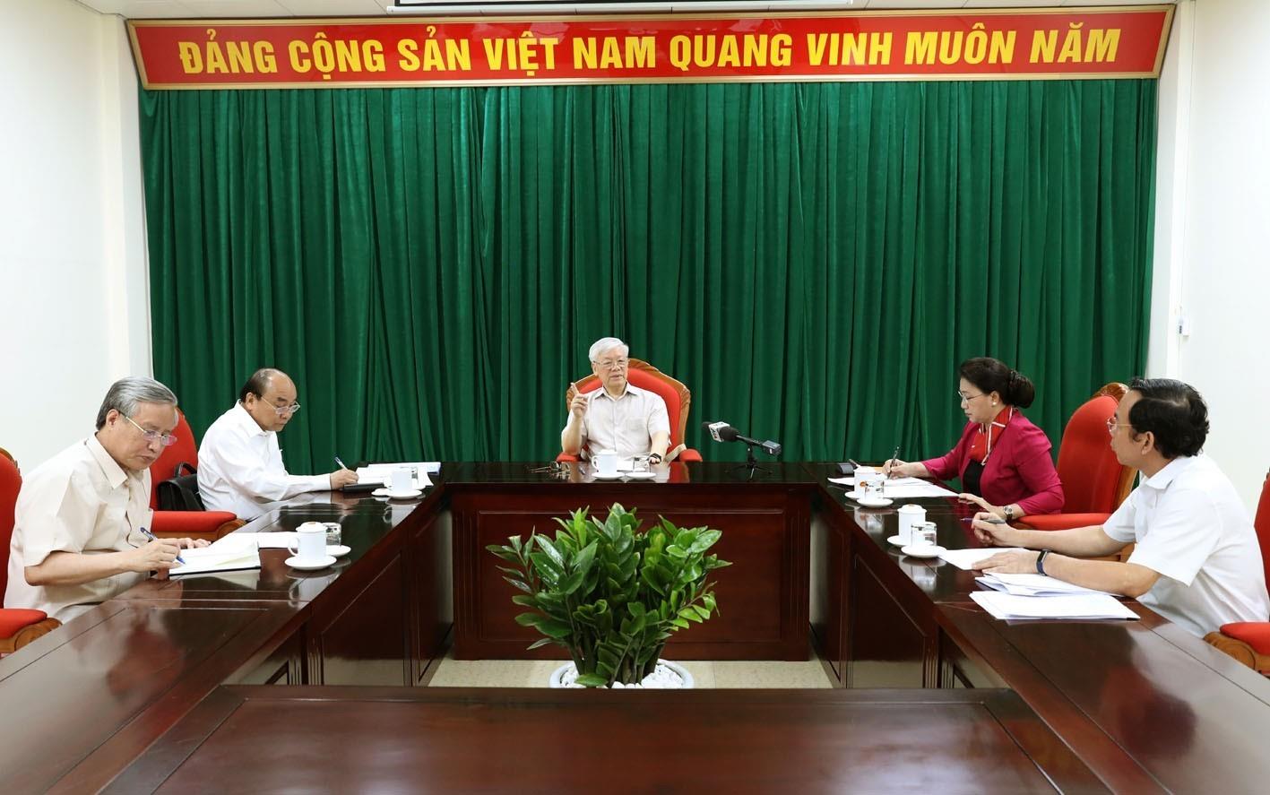 Tổng Bí thư, Chủ tịch nước Nguyễn Phú Trọng chủ trì họp lãnh đạo chủ chốt của Đảng và Nhà nước. (Ảnh: Trí Dũng/TTXVN)