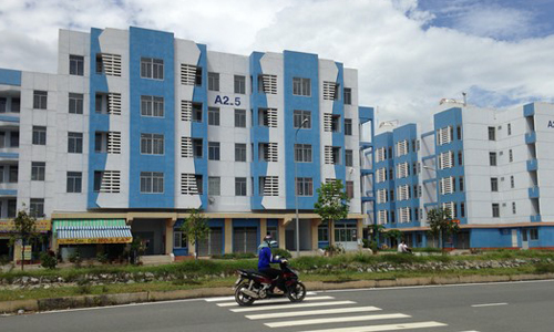 Chung cư Vĩnh Lộc B là khu tái định cư của hàng nghìn hộ dân nằm trong diện giải tỏa khu vực kênh Tham Lương và một số chương trình chỉnh trang đô thị của TP.HCM.