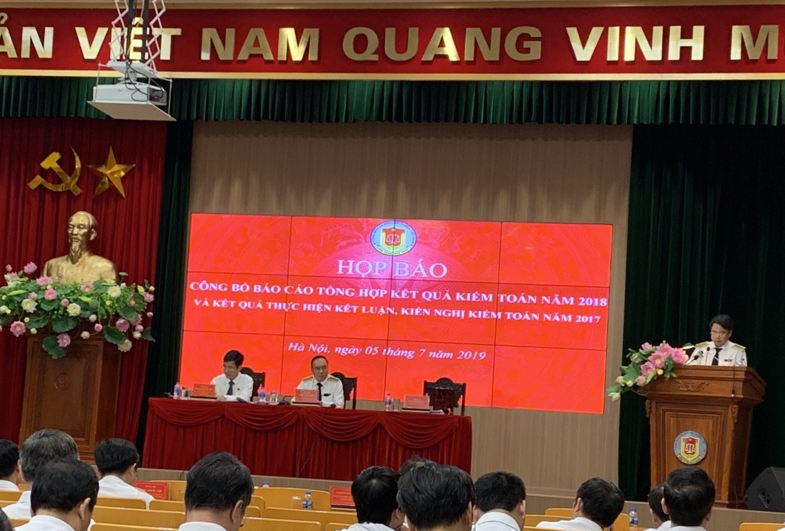 Đại diện KTNN tại buổi họp báo. Ảnh:VGP/Huy Thắng.