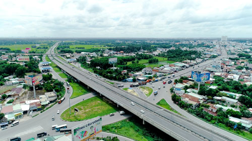 Từ Bien Hoa New City, cư dân dễ dàng kết nối với trung tâm TP HCM qua Cao tốc TP HCM - Long Thành - Dầu Giây chỉ với 30 phút di chuyển.