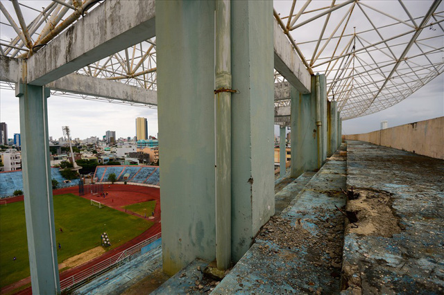 Sân vận động Chi Lăng hoang tàn sau gần 8 năm bán cho doanh nghiệp - Ảnh 4.