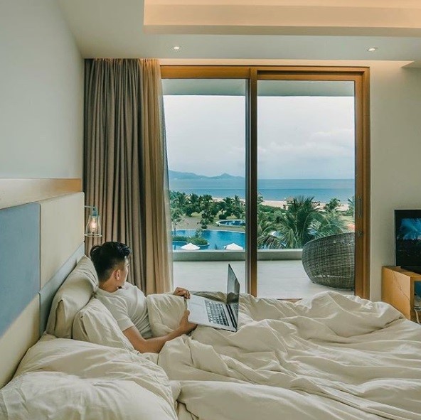 Ngay cả khi ẩn mình trong phòng, bất cứ ai cũng có thể sở hữu những bức ảnh nghìn like bởi khung cảnh tuyệt đẹp phía ngoài ô cửa. (Ảnh: tonguyenphotography)