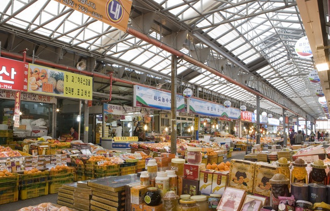 Seogwipo Olle Market là khu chợ lớn nhất đảo Jeju