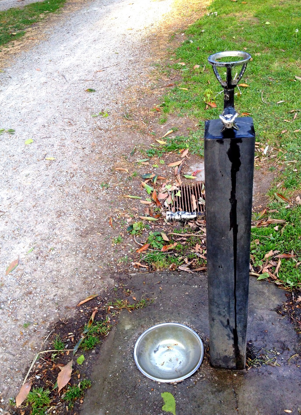 Rất nhiều vòi nước, đặt trên những lối đi ngoài trời, nước có thể uống trực tiếp bởi được lọc và kiểm tra nhiều lần.