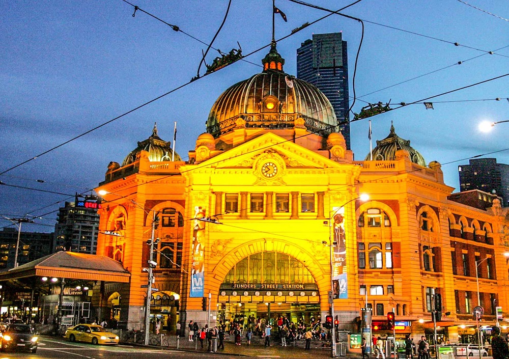 Flinders Station, ga tàu điện hơn 100 năm tuổi của Melbourne và cũng là biểu tượng của thành phố với câu 