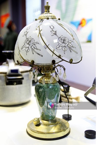Đây là chiếc đèn ngủ được bà Nguyễn Thị Thưởng (Gia Lâm, Hà Nội) mua ở Trung Quốc từ năm 1995.