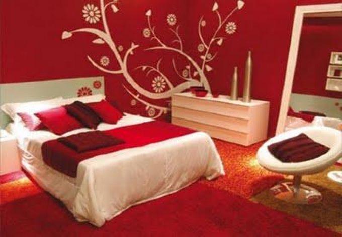 Sơn màu đỏ cho phòng ngủ dễ gây ức chế cho vợ chồng.