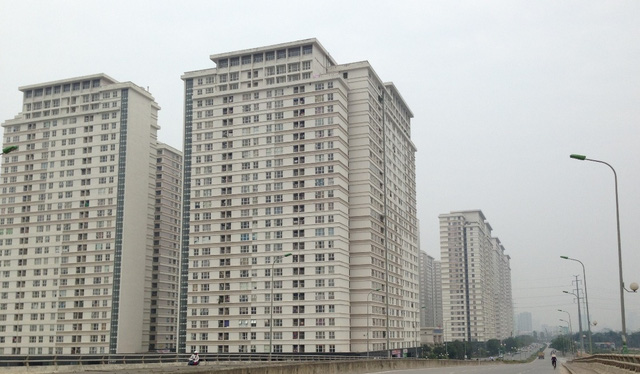  Những cao ốc chung cư khu đô thị Dương Nội bám theo tuyến đường. 