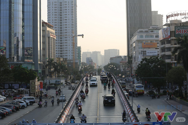 Người dân lo đi làm muộn vì cấm xe máy lên cầu vượt tuyến BRT đi qua - Ảnh 8.