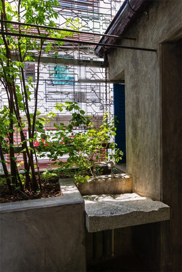 Ngôi nhà nhìn tưởng nghèo nhưng kiến trúc nội thất tuyệt đẹp ở Sài Gòn