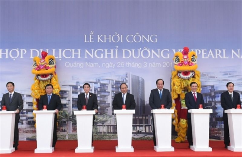 Thủ tướng Nguyễn Xuân Phúc cùng các đại biểu nhấn nút khởi công dự án khu phức hợp Vinpearl Nam Hội An.