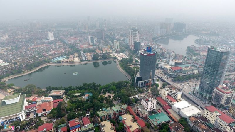 Hồ Thành Công nhìn từ trên cao, góc bên trái là các chung cư thuộc diện phải thay thế.