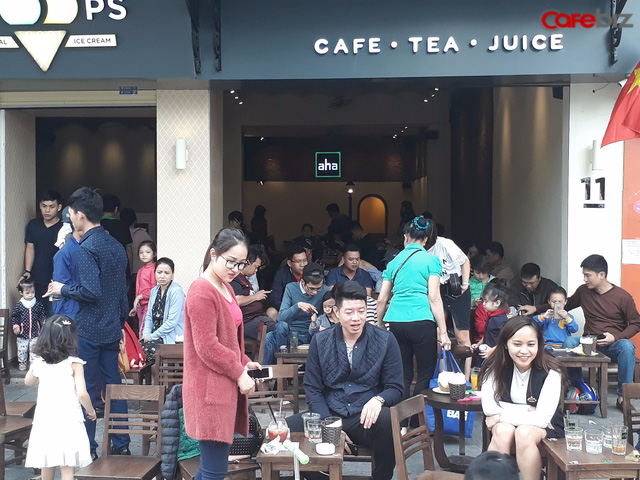 Aha Cafe tại 11 Hàng Khay, Hà Nội.