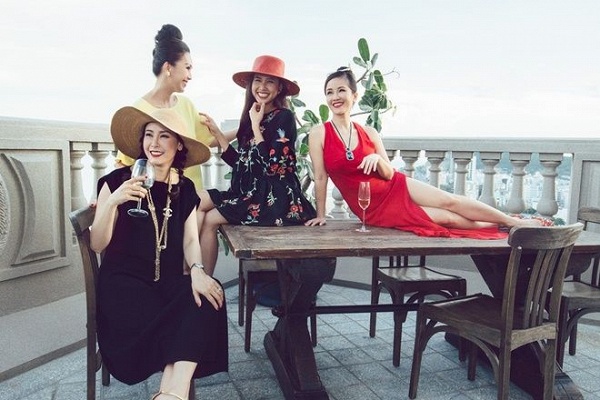 Căn penthouse triệu đô mà Hà Kiều Anh đang sở hữu tại thành phố biển Vũng Tàu. Đây cũng là không gian sống của gia đình Hoa hậu Việt Nam 1992 hẹn hò thư giãn với những người thân, bạn bè trong dịp nghỉ lễ.