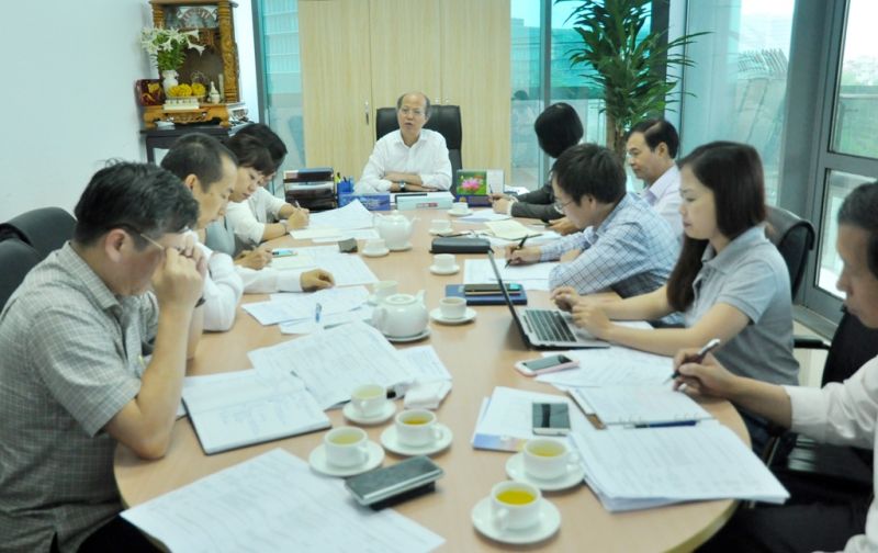  Chủ tịch Hiệp hội BĐS Việt Nam - ông Nguyễn Trần Nam điều hành cuộc họp 