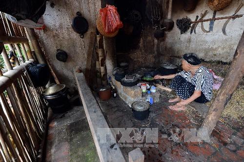 Không gian bếp truyền thống ở Đường Lâm. Ảnh: Thanh Hà/TTXVN