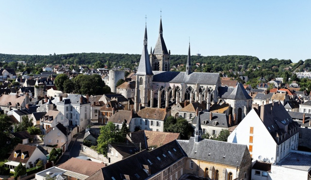 Thị trấn Dourdan – Nay trở thành một địa điểm du lịch tại Pháp