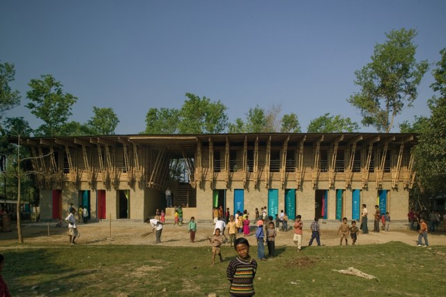 Trường học ở Rudrapur (Bangladesh) của kiến trúc sư Anna Heringer (ngoại thất) (Nguồn: www.archdaily.com)